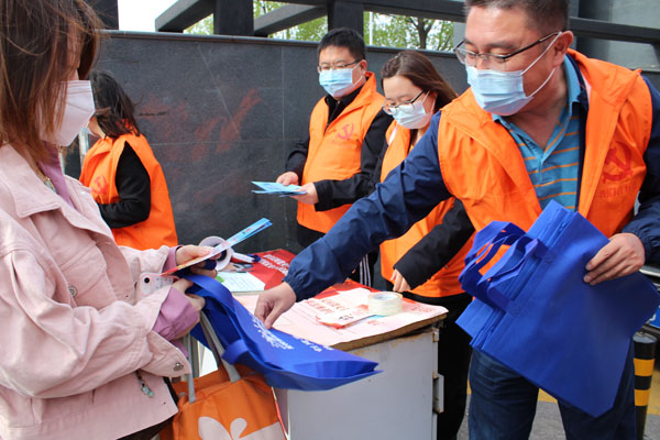 路鵬達黨支部聯合公司安全管理部開展 “國家安全，人人相關”主題黨日活動