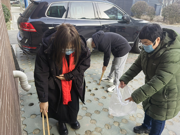 路鵬達黨支部開展“黨員帶頭齊清掃 干凈整潔迎新年”活動