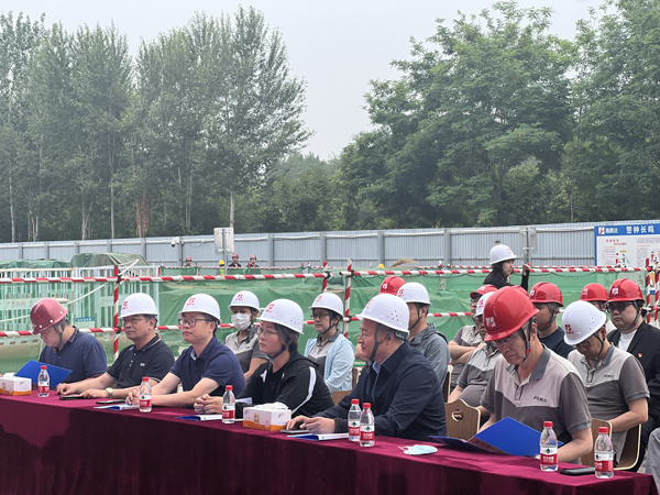阿蘇衛定向安置房BS-005地塊一標段 首棟主體結構封頂