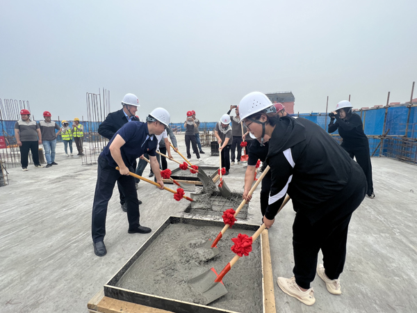 阿蘇衛定向安置房BS-005地塊一標段 首棟主體結構封頂